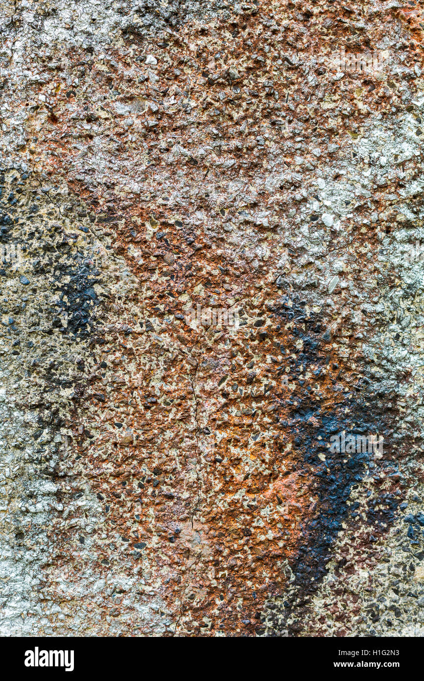 Vecchio grossolana di colore parete di granito sullo sfondo Foto Stock