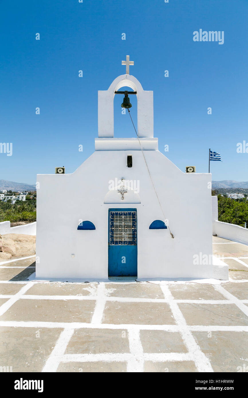Cappella greca isolato sul cielo blu Foto Stock