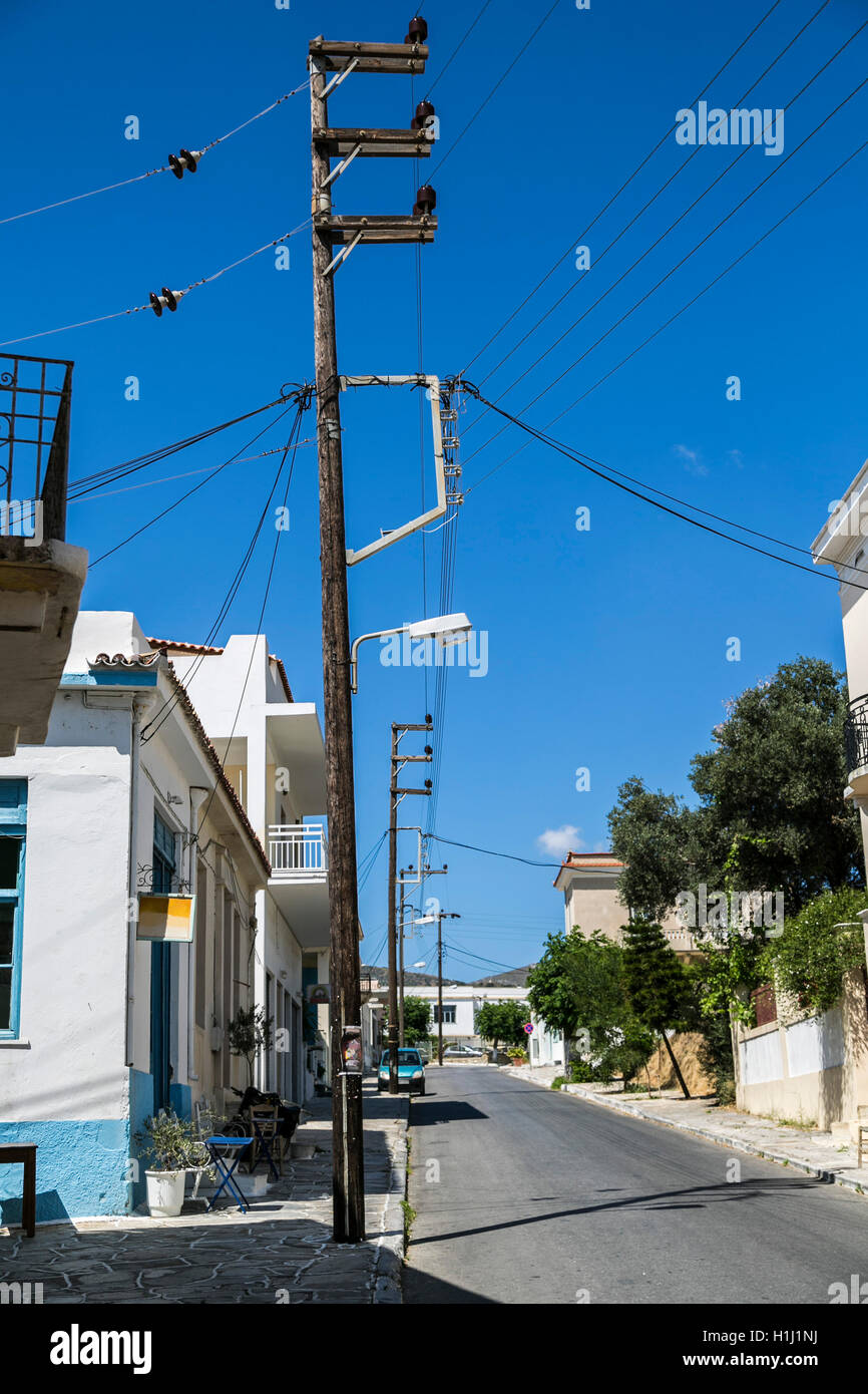 Mediterraneo scena di strada con cielo blu chiaro Foto Stock