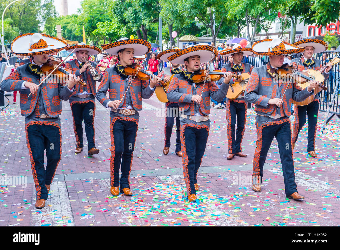 I partecipanti in una sfilata in occasione del XXIII International Mariachi & Charros festival a Guadalajara in Messico Foto Stock