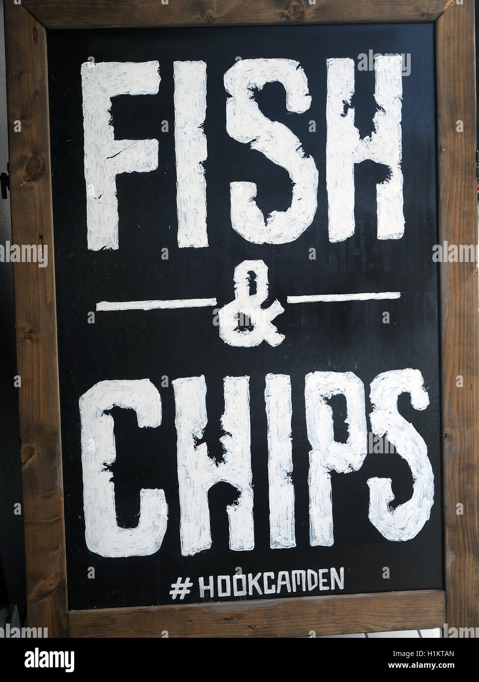 Pesce e patatine cartello fuori "gancio Camden town' di Londra, Regno Unito Foto Stock