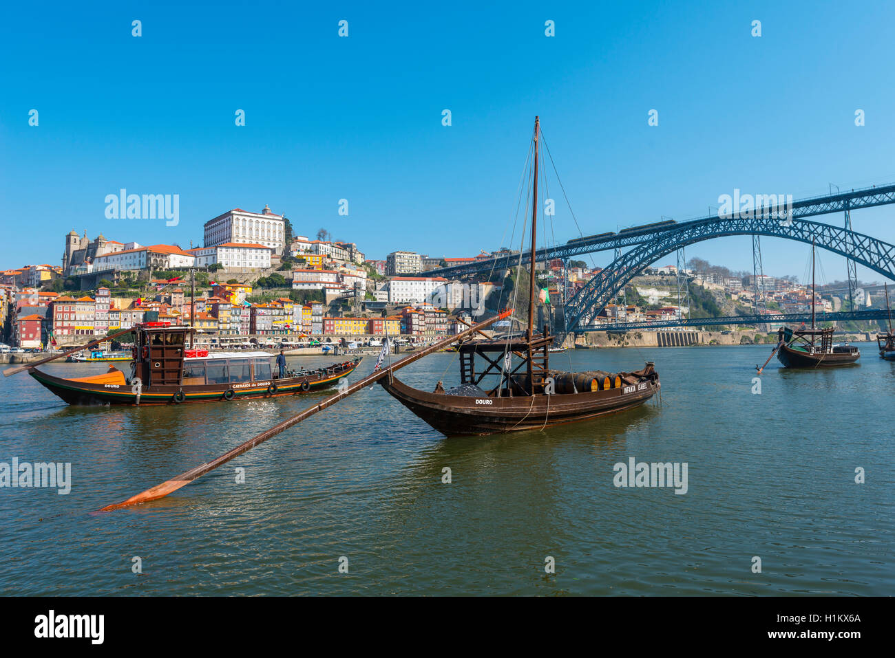 Rabelo barche, il vino di Porto barche sul fiume Douro, Porto, Portogallo Foto Stock