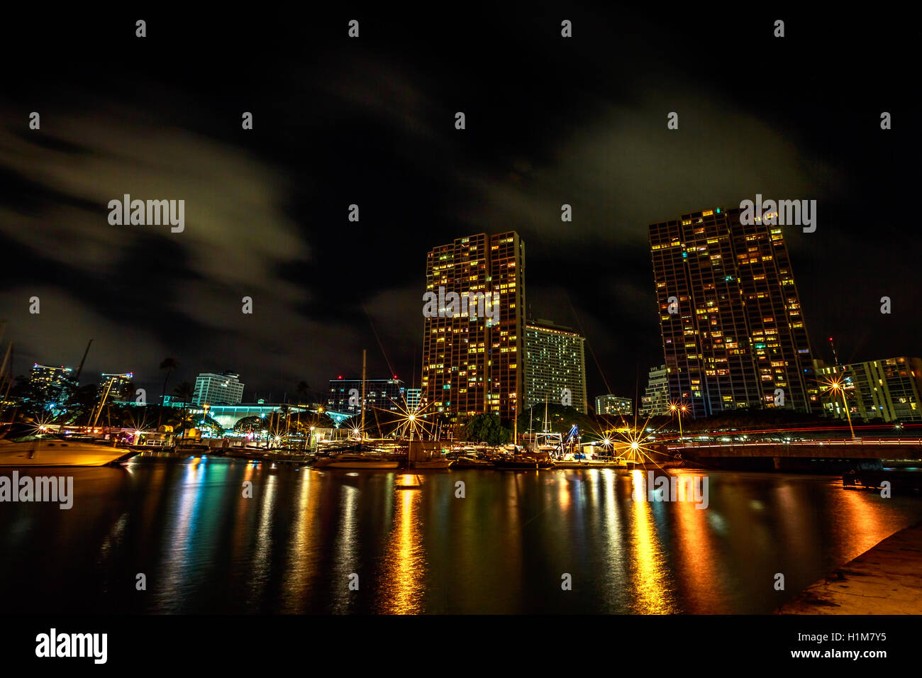 Porto di Honolulu Skyline di notte Foto Stock