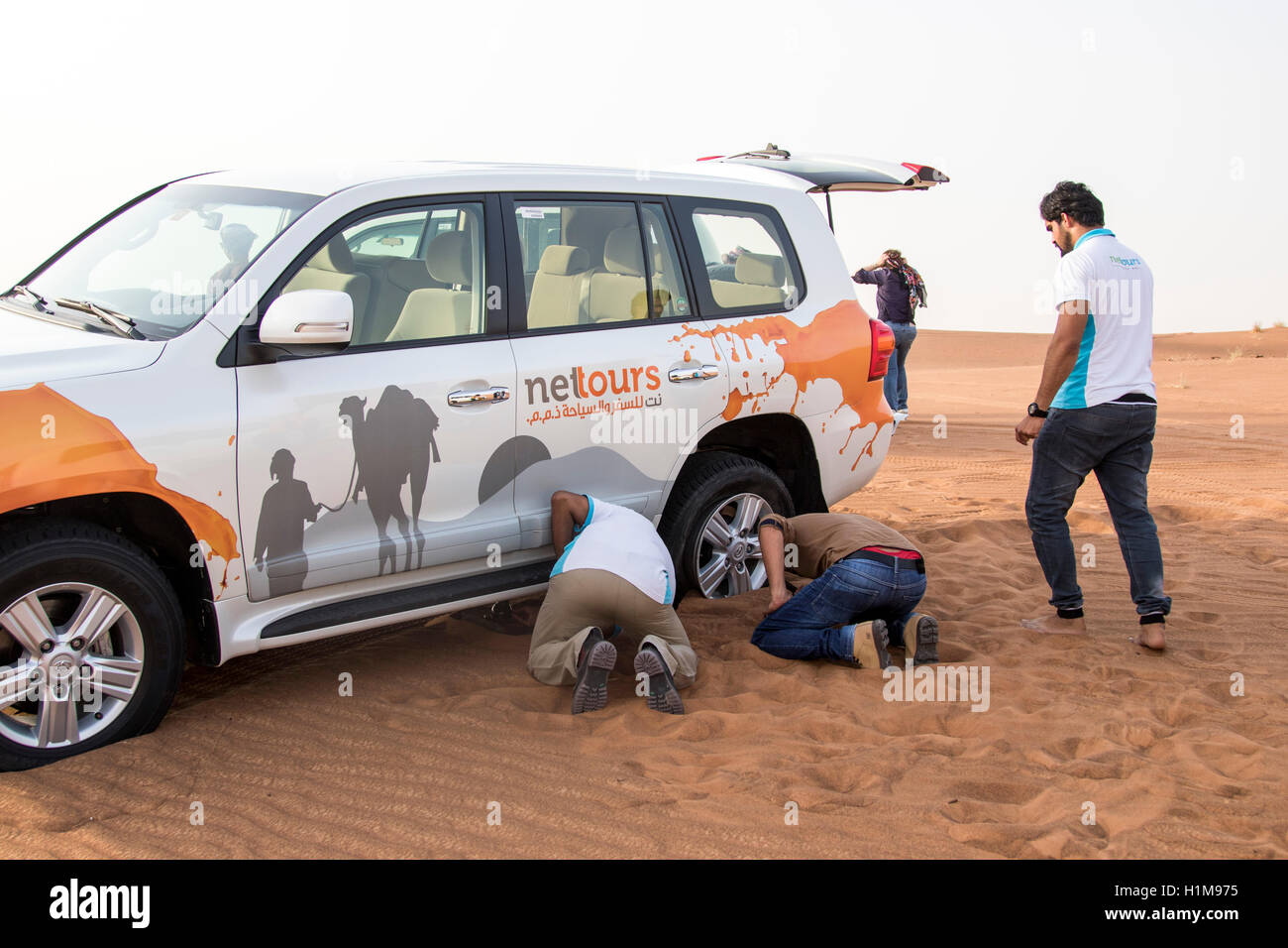 Safari nel Deserto corsa sulle dune tour divertimento turistico di Dubai Foto Stock