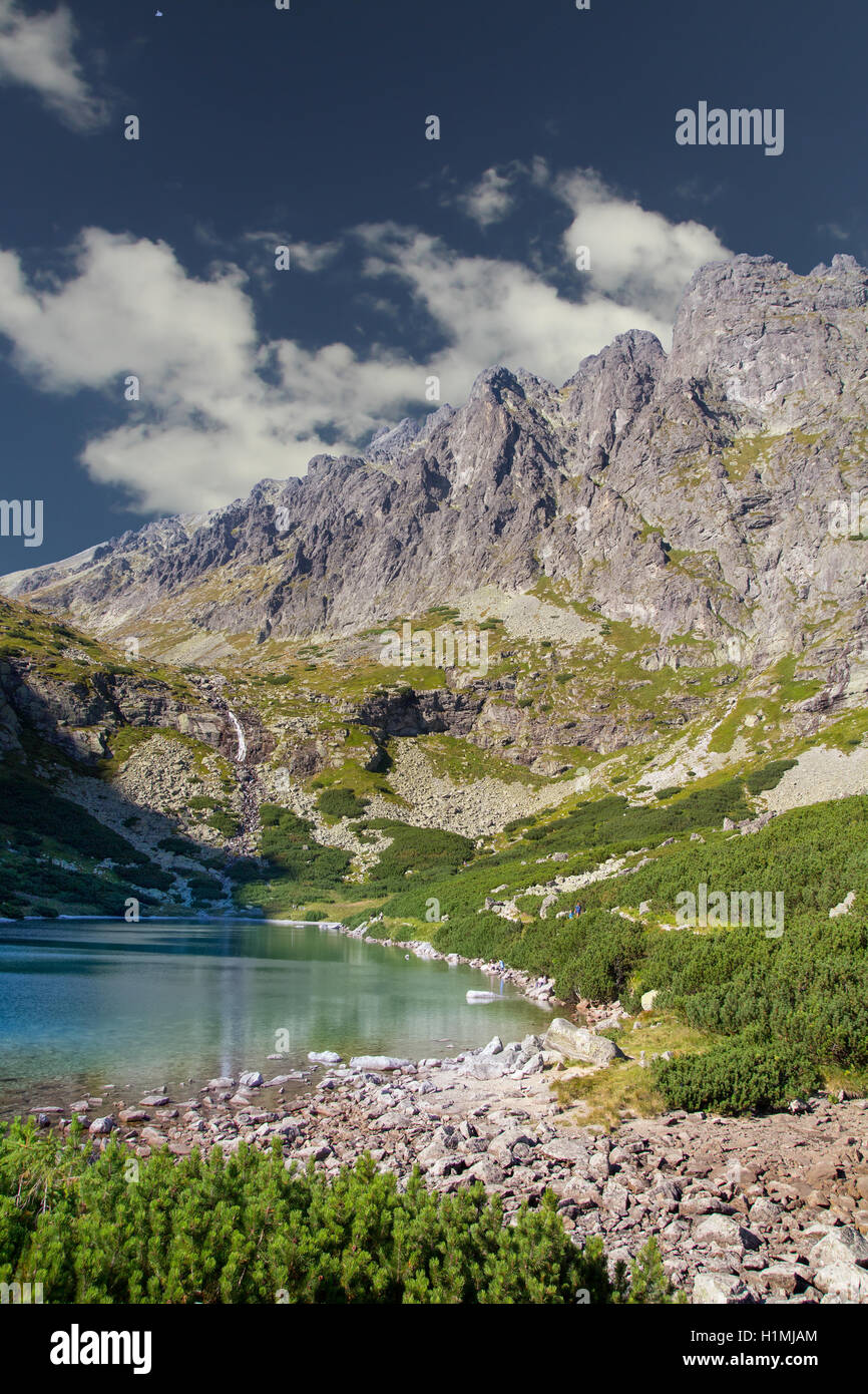 Lago di montagna in Alti Tatra Paesaggio estivo Foto Stock