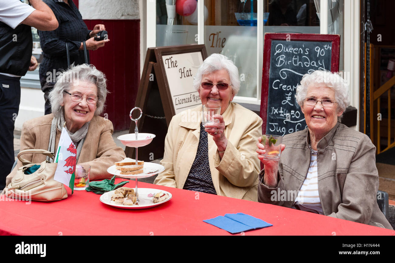 Presteigne, Powys, Regno Unito. Street party per contrassegnare il novantesimo compleanno della Regina Elisabetta II, 11 giugno 2016 (il suo compleanno ufficiale) Foto Stock