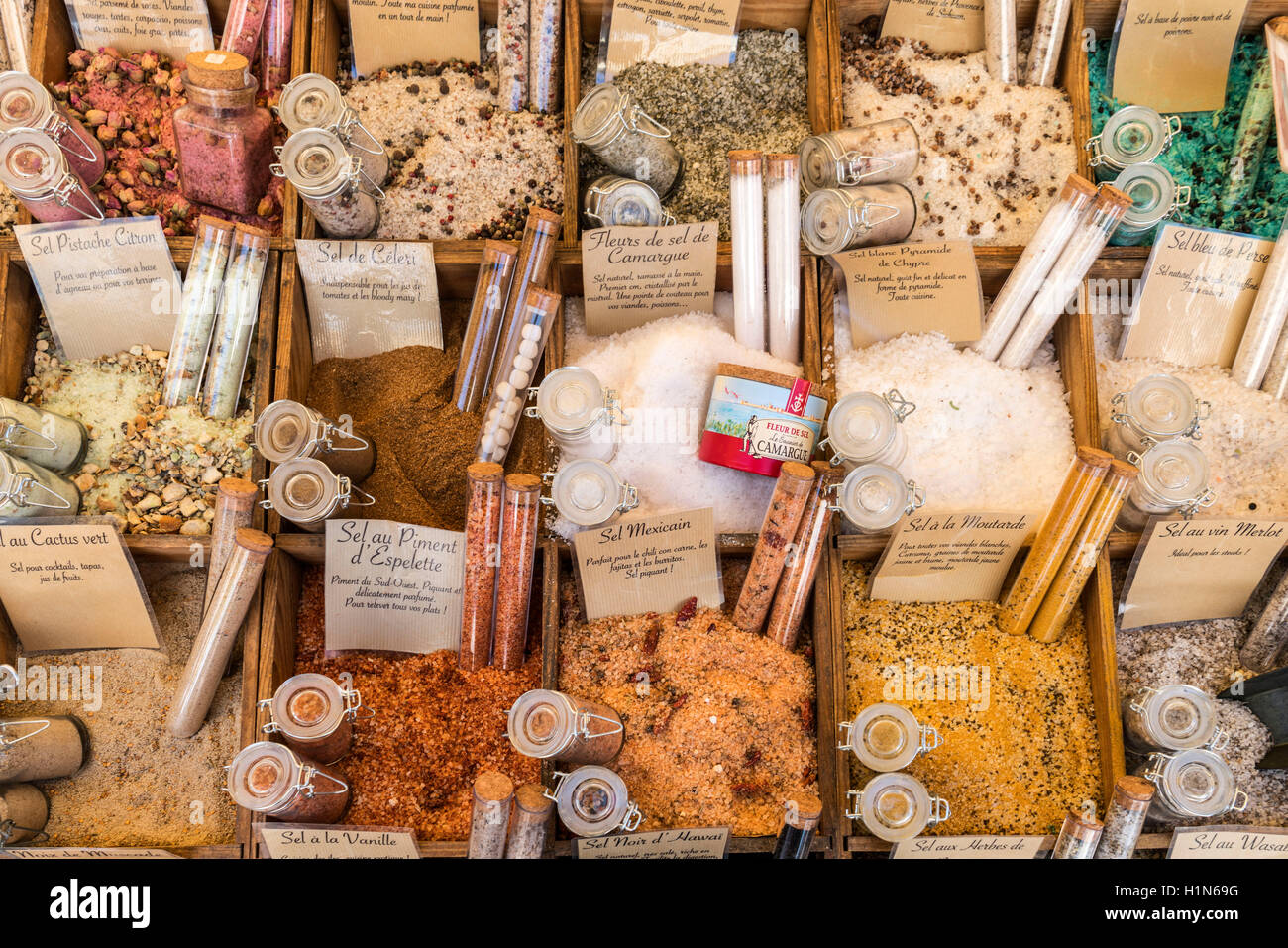 Sale e spezie, Mercato di stallo, Vieux Nice, Cours Saleya, Alpes Maritimes, in Provenza Costa Azzurra, Mediterraneo, Francia, Euro Foto Stock