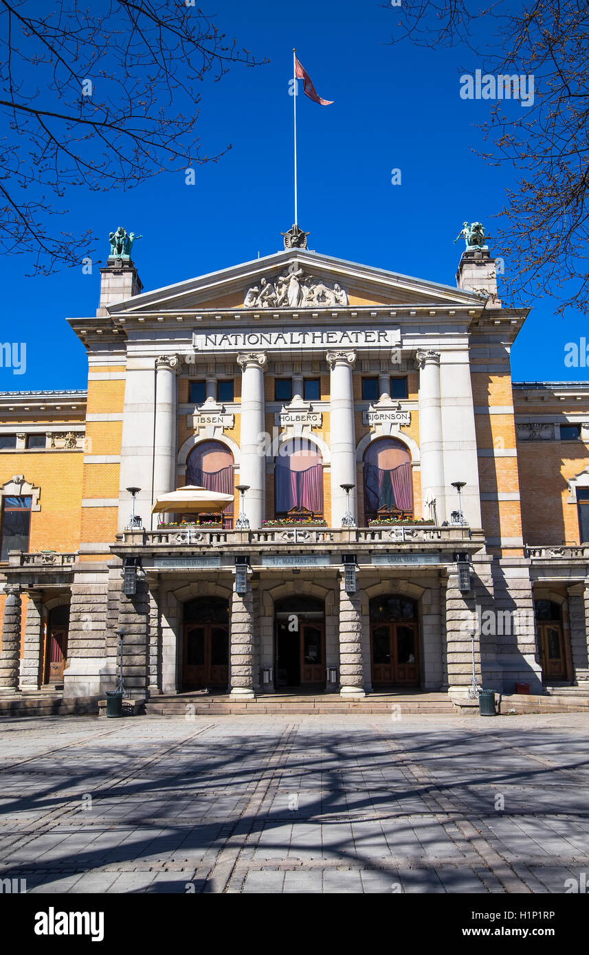 Teatro di Oslo, l'entrata principale in una limpida giornata di sole Foto Stock