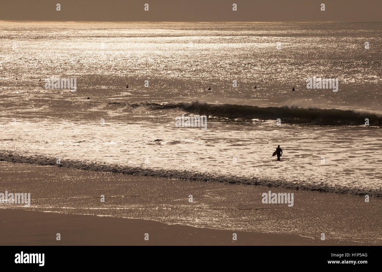 Surfer in Setubal, Portogallo Foto Stock