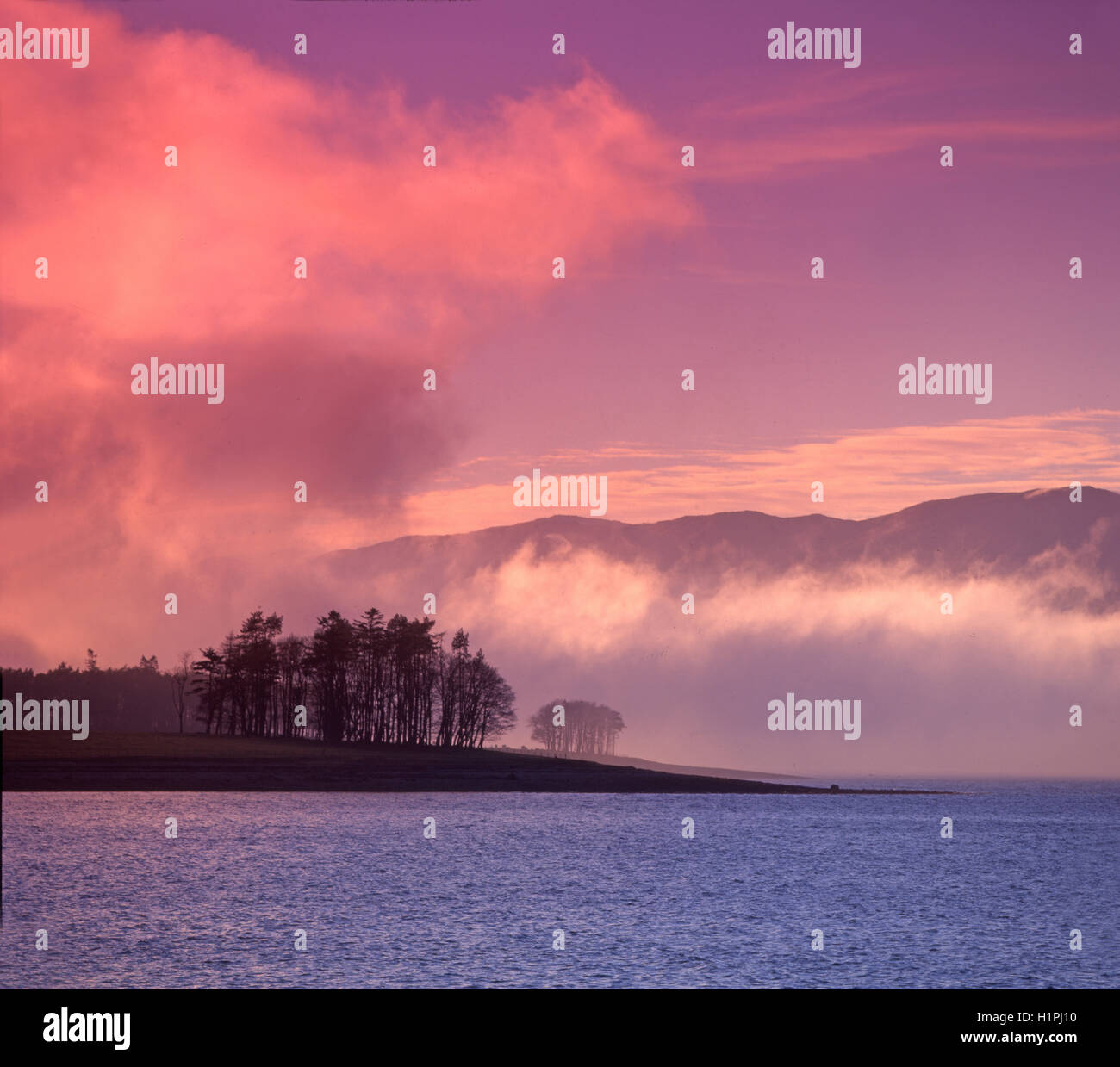 Misty scena sopra Loch Linnhe, Argyll Foto Stock