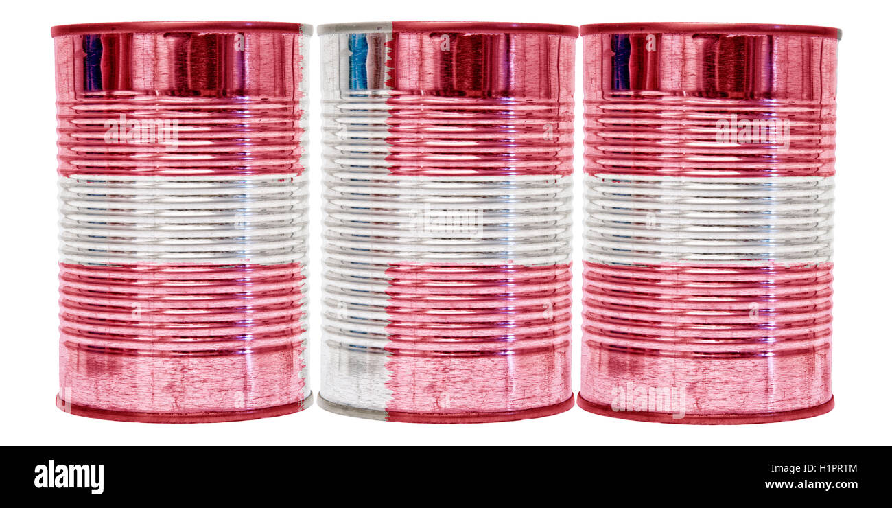 Tre lattine di lattina con la bandiera della Danimarca sulla loro isolate su uno sfondo bianco. Foto Stock