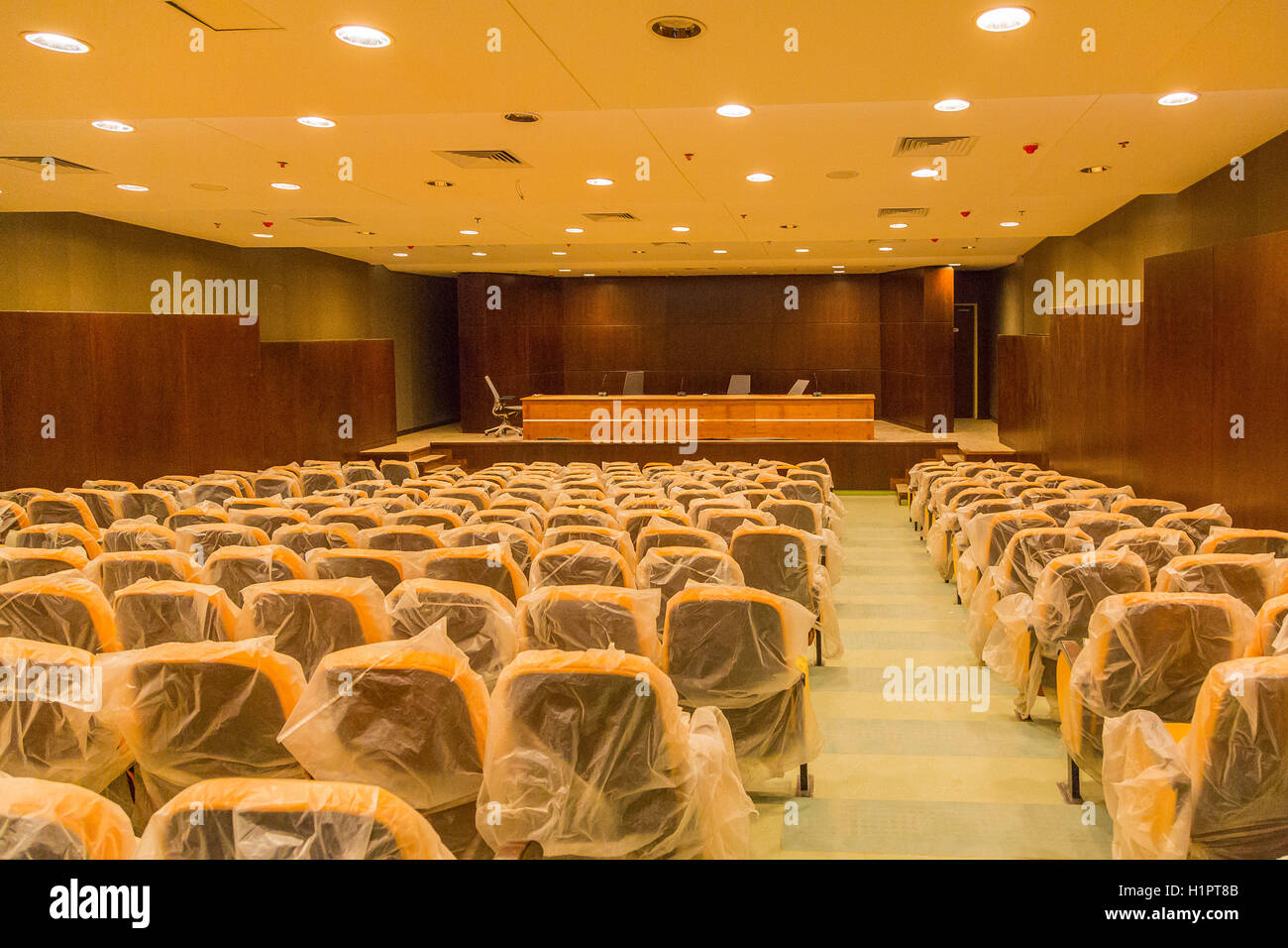 L'Egitto, al Cairo, il Museo Nazionale della civiltà egizia, non ancora inaugurato nel Dicembre 2015 : La sala conferenze. Foto Stock