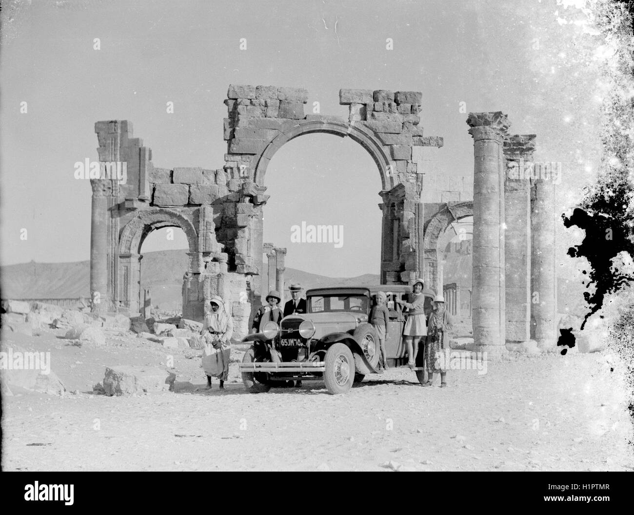 L'Arco Trionfale di Palmyra in Palmyra, la Siria è visibile in questa fotografia di archiviazione adottata circa 1929. L'arco che si fermò per 2000 anni di Palmyra, Siria, fu distrutta da Isis in 2015. (Biblioteca del Congresso) Foto Stock
