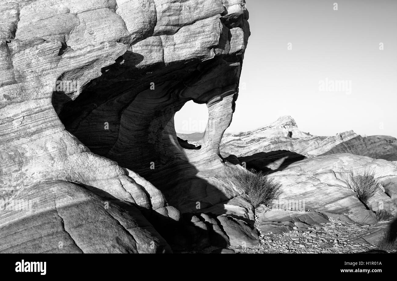 Fire Canyon Arch, formazione di roccia. La Valle del Fuoco del parco statale, Nevada. Foto Stock