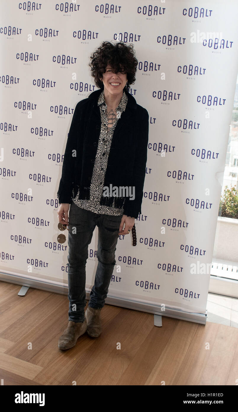 Laura Pergolizzi (LP) dà una conferenza stampa ad Atene in Grecia. Laura darà un concerto di venerdì 23/9. Foto Stock