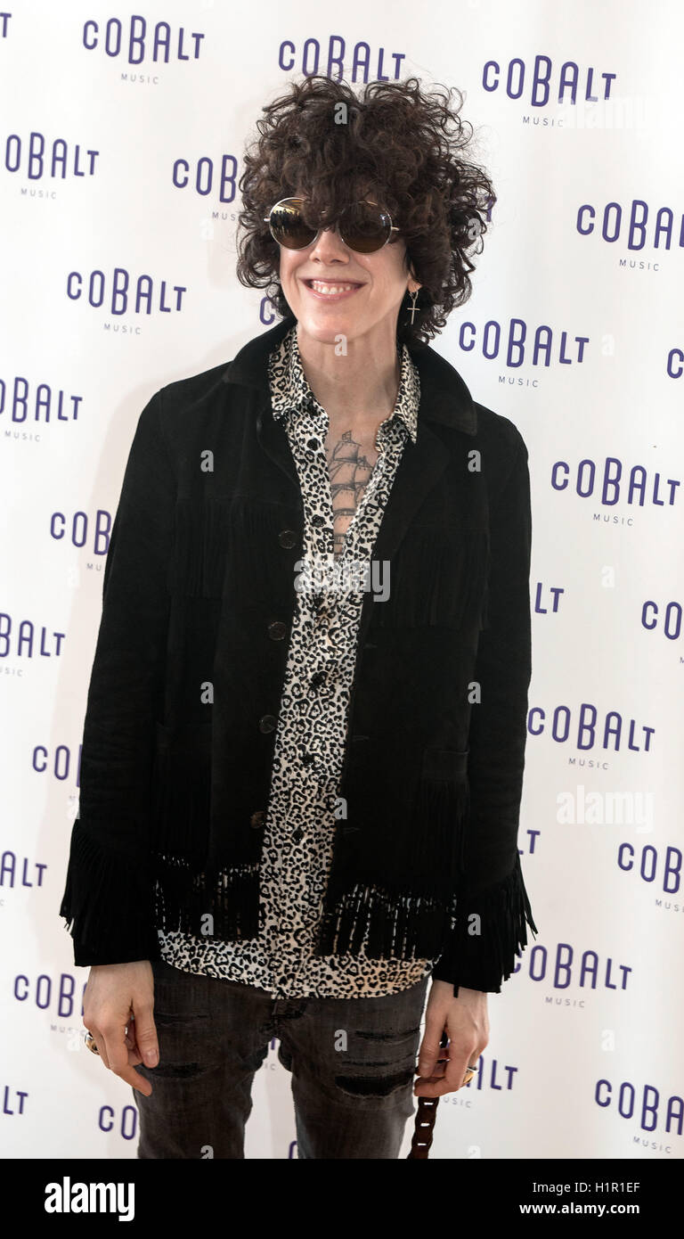 Laura Pergolizzi (LP) dà una conferenza stampa ad Atene in Grecia. Laura darà un concerto di venerdì 23/9. Foto Stock