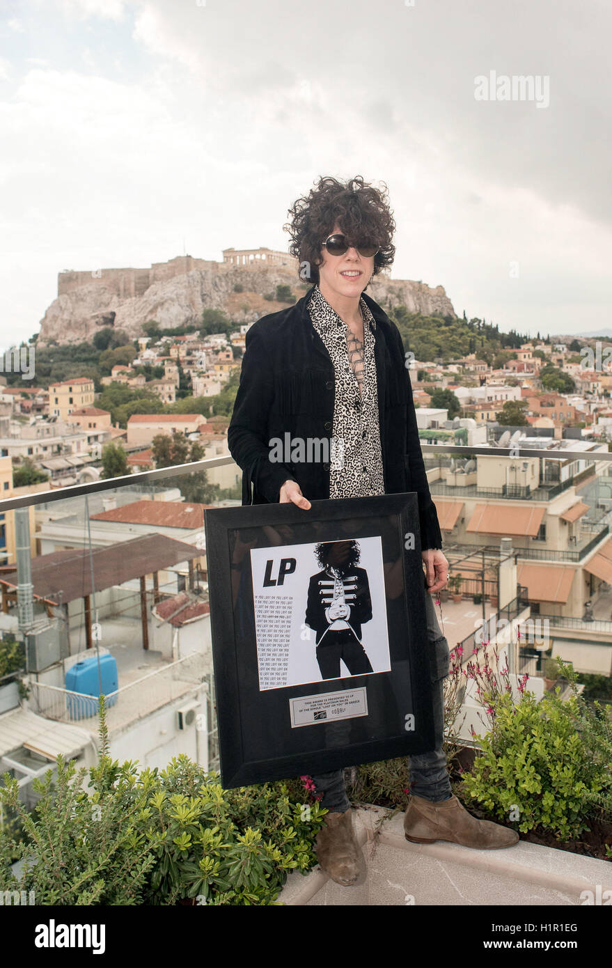 Laura Pergolizzi (LP) dà una conferenza stampa ad Atene in Grecia. Laura darà un concerto di venerdì 23/9. Foto Stock