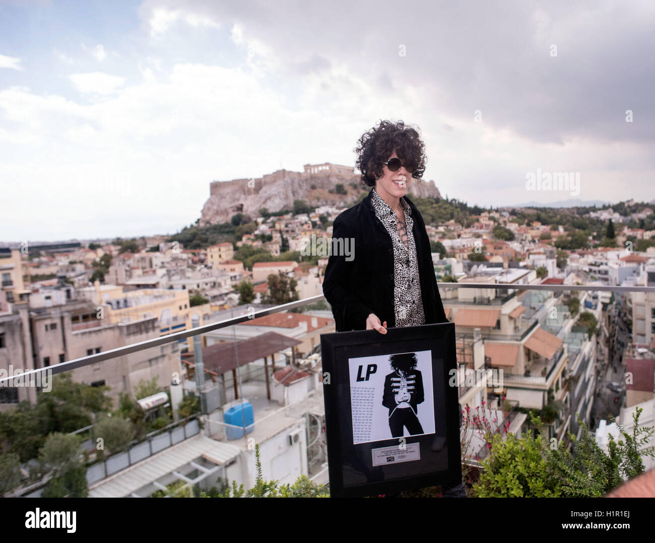 Laura Pergolizzi (LP) dà una conferenza stampa ad Atene in Grecia. Laura darà un concerto di venerdì 23/9. Foto Stock