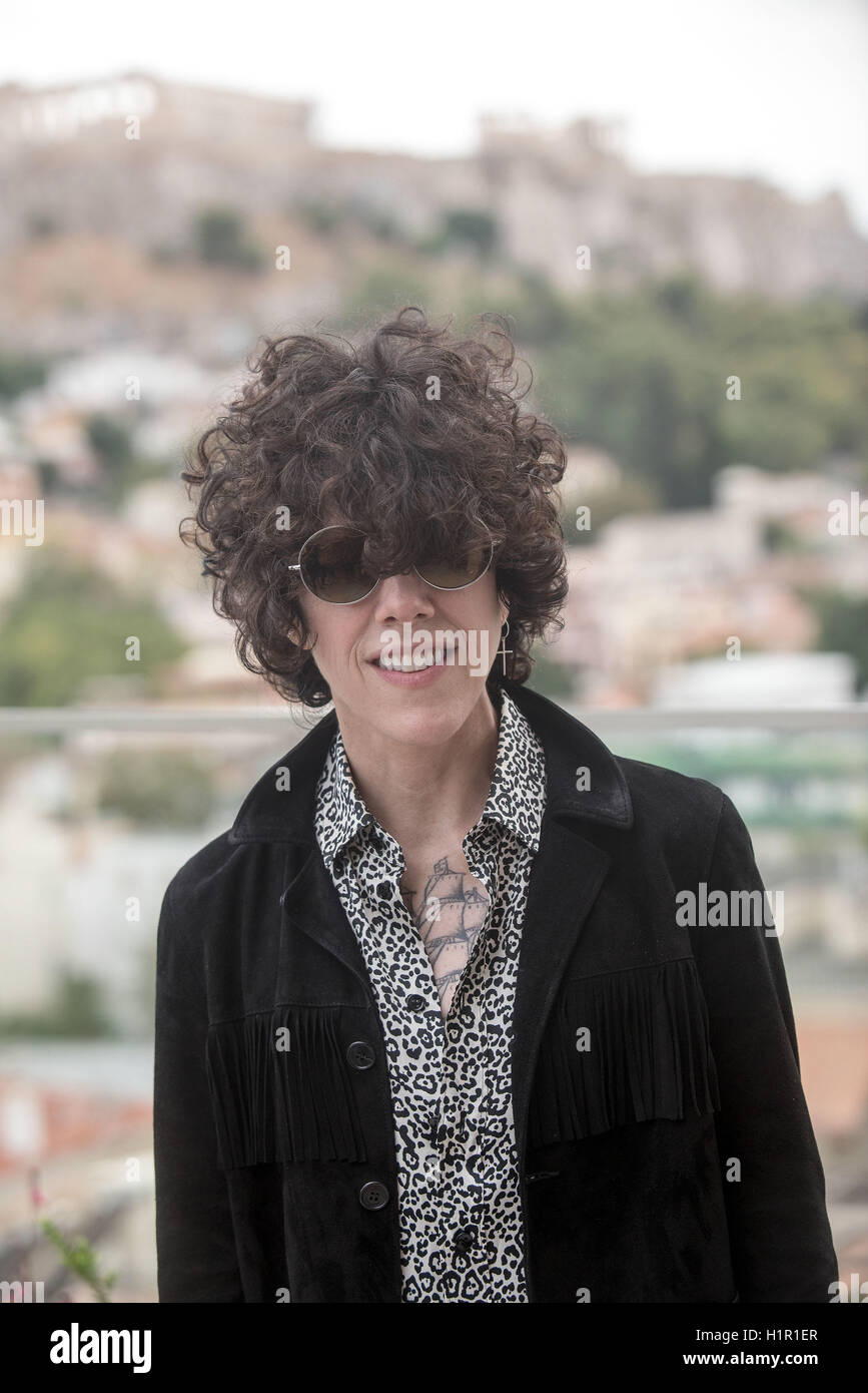 Laura Pergolizzi (LP) dà una conferenza stampa ad Atene in Grecia. Laura darà un concerto di venerdì 23/9. Foto Stock