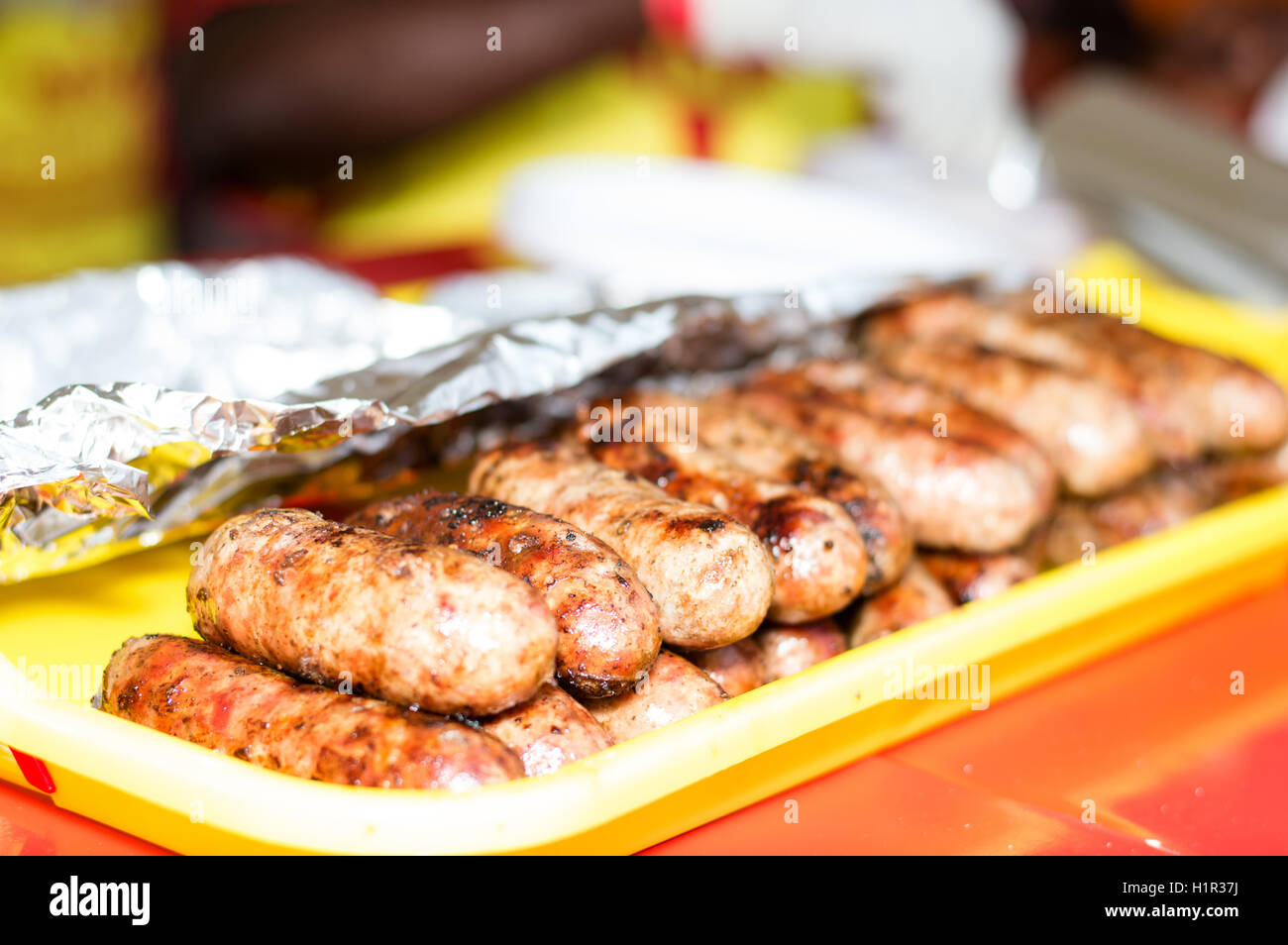 Polpette di maiale collocata in un vassoio. Foto Stock