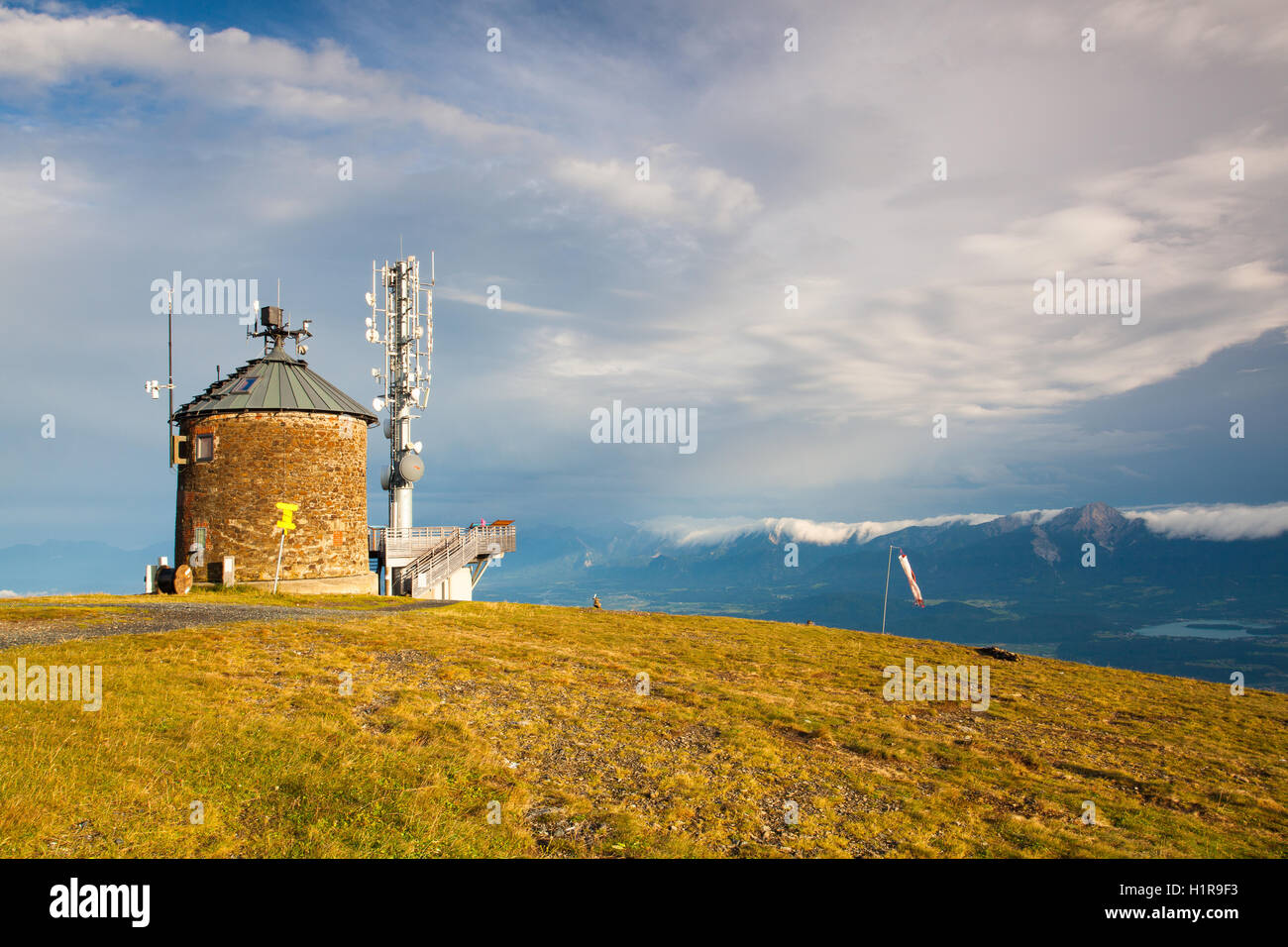 Bella vista sulle montagne di Slovenia, Gerlitzen Alpi, Austria.Communications stazione. Foto Stock
