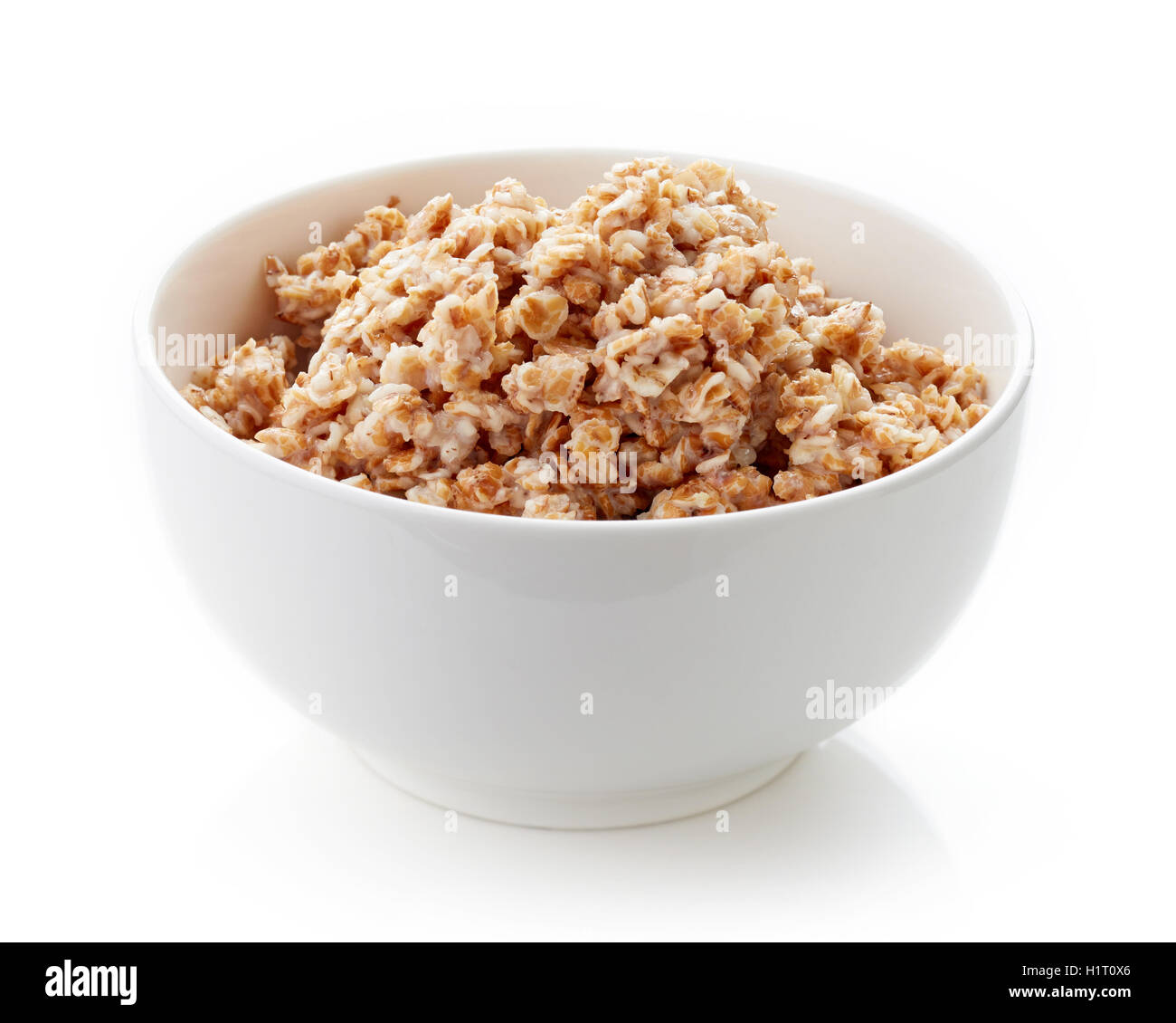 Ciotola di segala di porridge di scaglie isolati su sfondo bianco Foto Stock