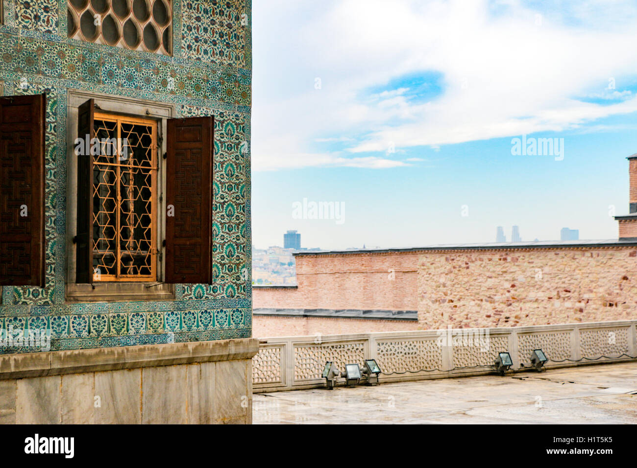 Iznik piastrella patern dal Palazzo Topkapı ad Istanbul in Turchia Foto Stock