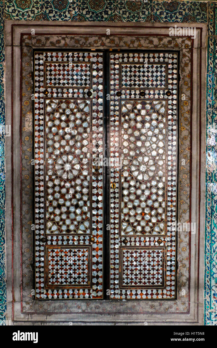 Iznik piastrella patern dal Palazzo Topkapı ad Istanbul in Turchia Foto Stock