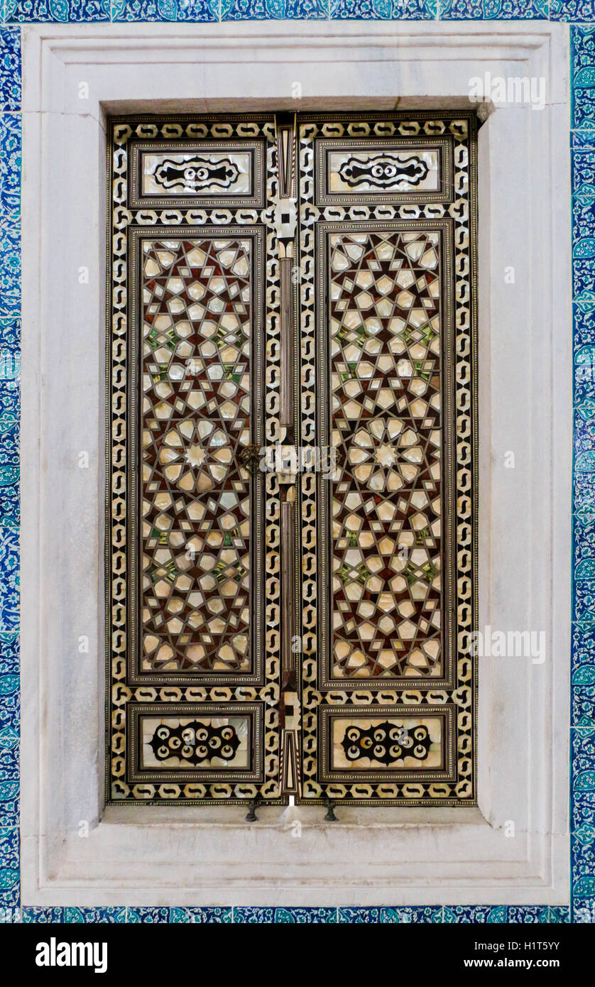 Iznik piastrella patern dal Palazzo Topkapı ad Istanbul in Turchia Foto Stock
