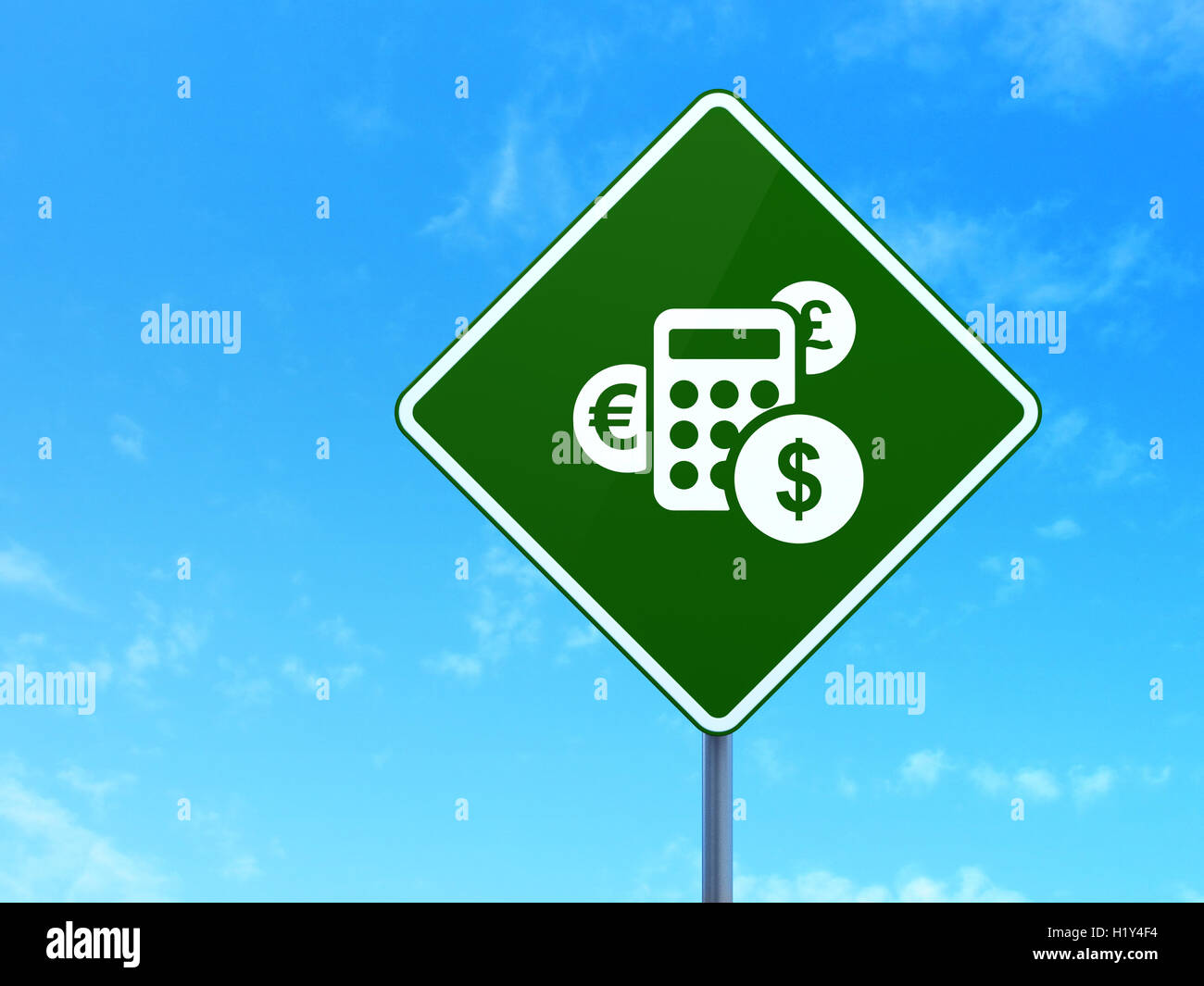 News concept: Calcolatrice sul cartello stradale sullo sfondo Foto Stock