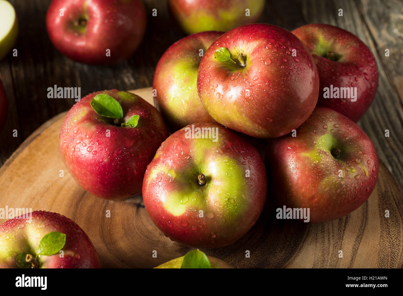 Materie organiche Mcintosh rosse mele pronto per mangiare Foto Stock