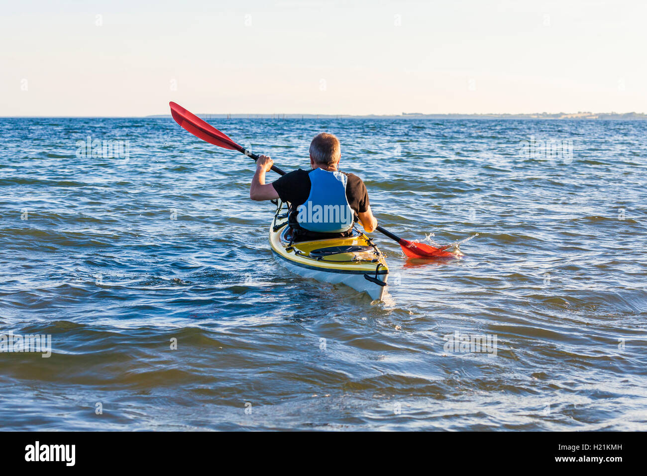 Danimarca, senior uomo canoa, kayak Foto Stock