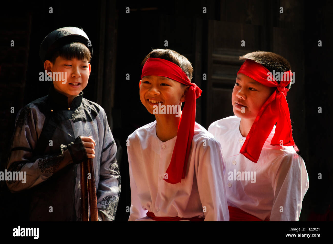 ASIA, Vietnam, Phú Thọ (Phu Tho) Provincia, Hung Lo Village, Hung Lo tempio buddista, Hat Xoan tradizionale vietnamita folk song Foto Stock