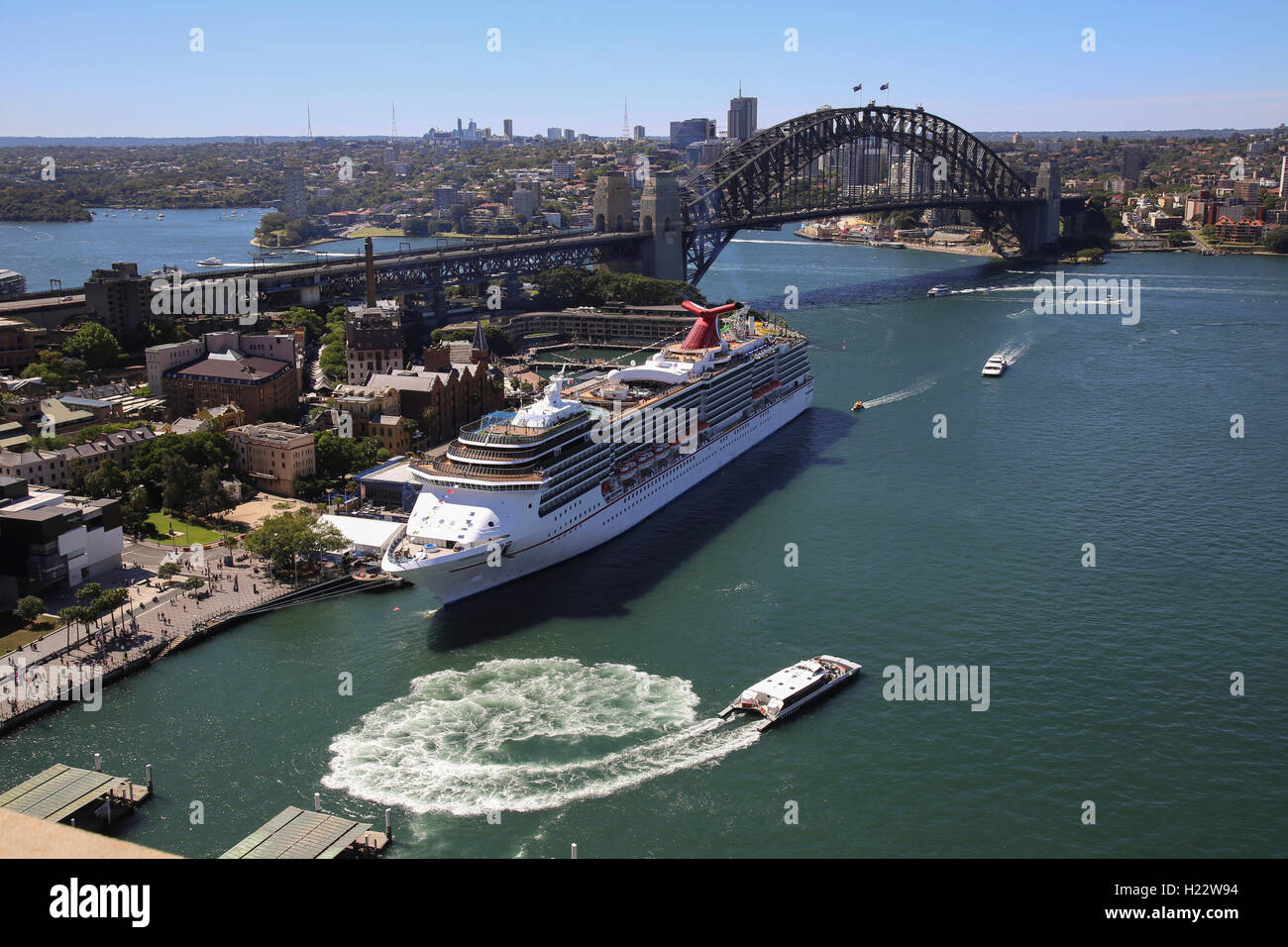 Lussuosa nave da crociera Carnival spirito attraccata al Terminal Passeggeri Oltreoceano Circular Quay di Sydney Australia Foto Stock