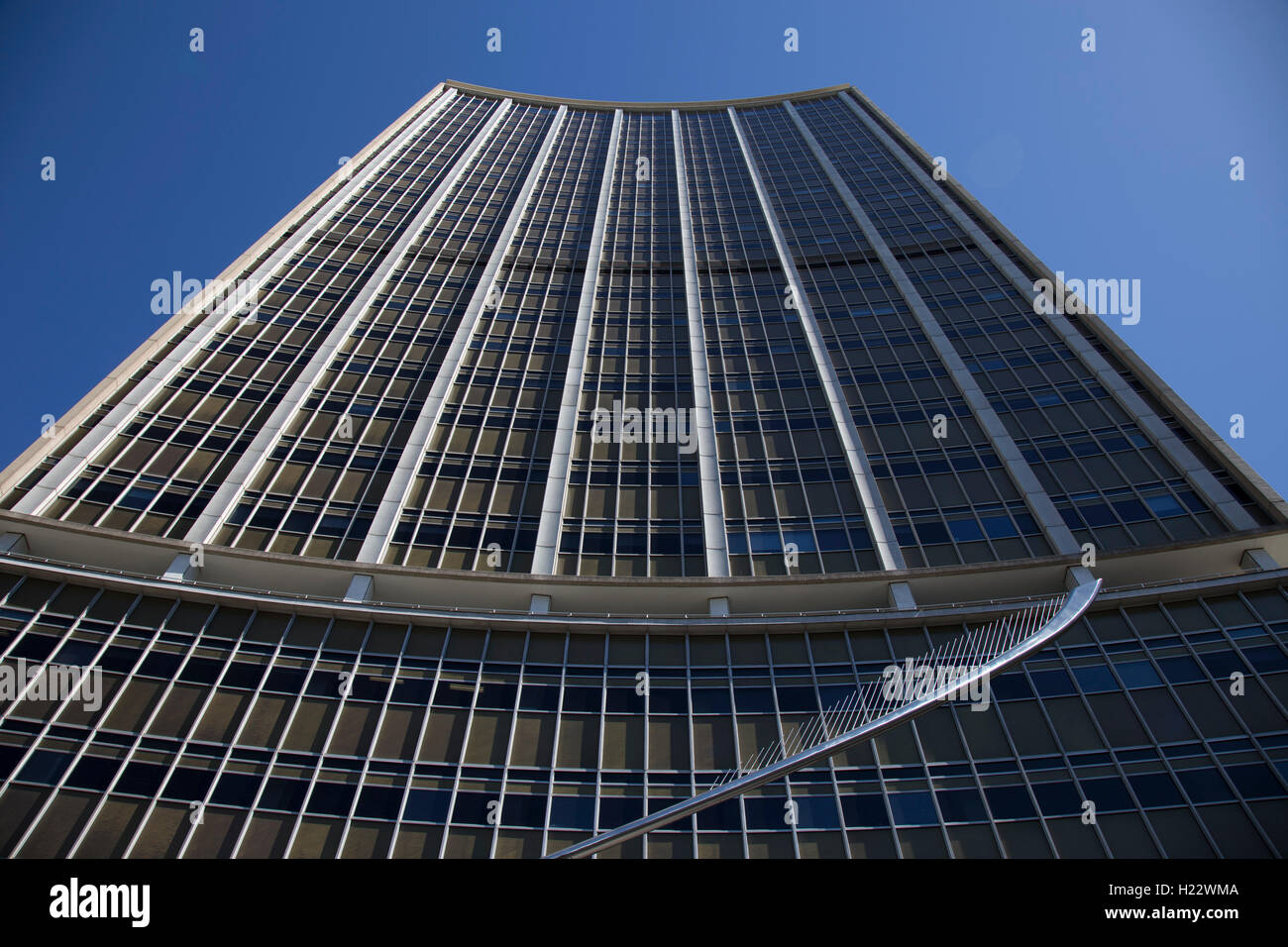 L'edificio AMP a 33 Alfred Street è stato completato nel 1962 ed è stato salutato come Australia il primo grattacielo. Foto Stock