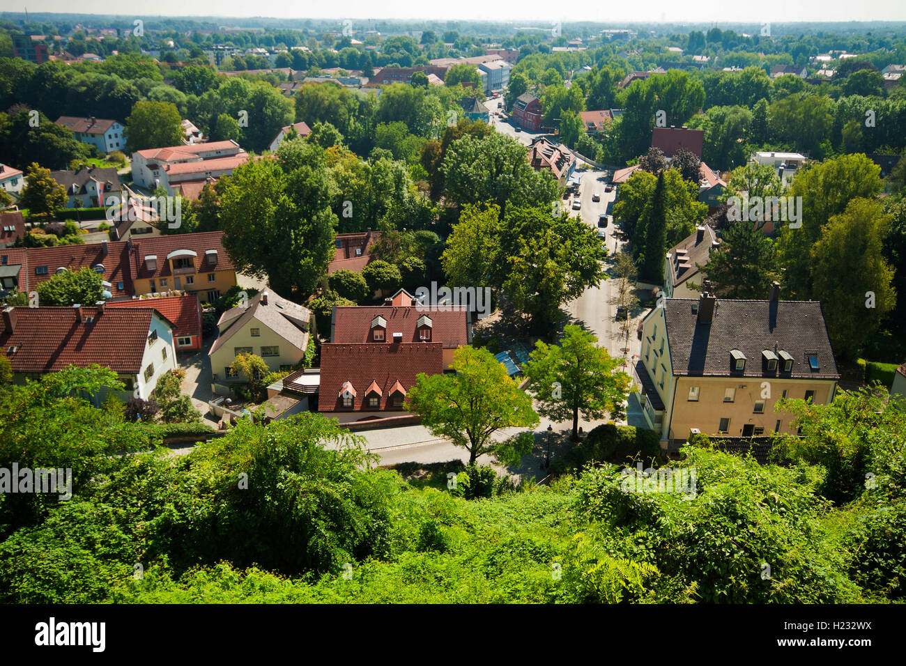 Paesaggio bavarese, vista aerea di case nel verde Foto Stock