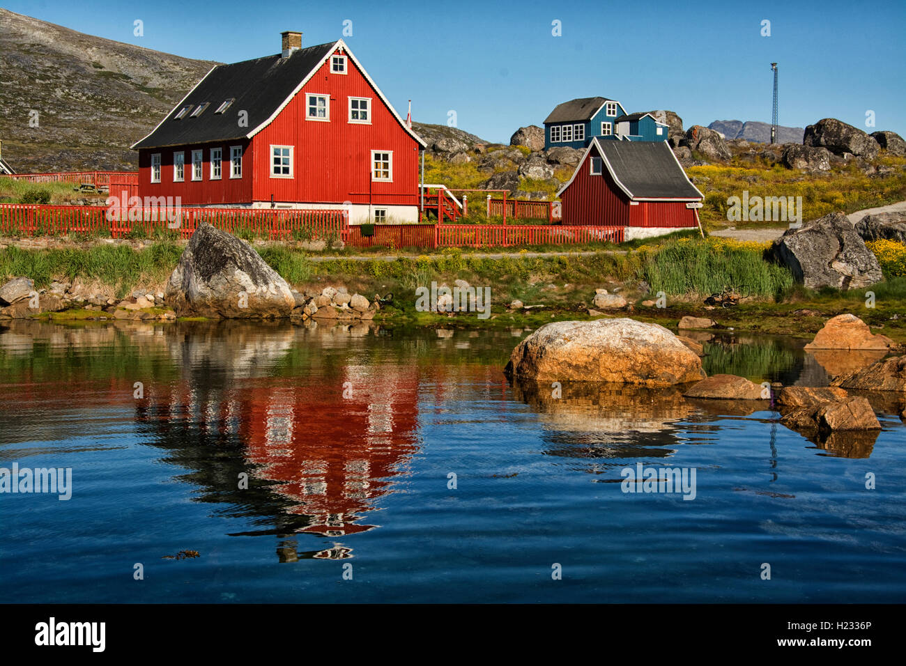 L'Europa, Groenlandia, Kujalleq comune, Nanortalik (luogo di orsi polari), tipico alloggiamento nel vecchio porto Foto Stock