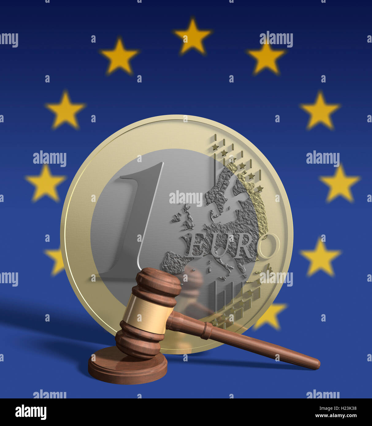 Martello di fronte euro moneta, bandiera UE in background Foto Stock