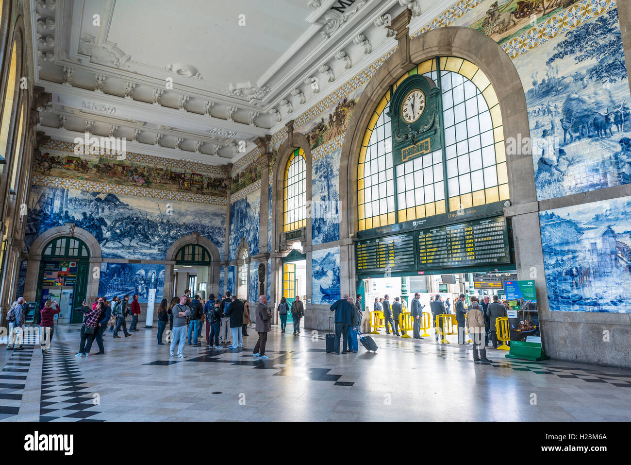 Stazione ferroviaria di São Bento, Concourse, il Porto e il quartiere di Porto, Portogallo Foto Stock