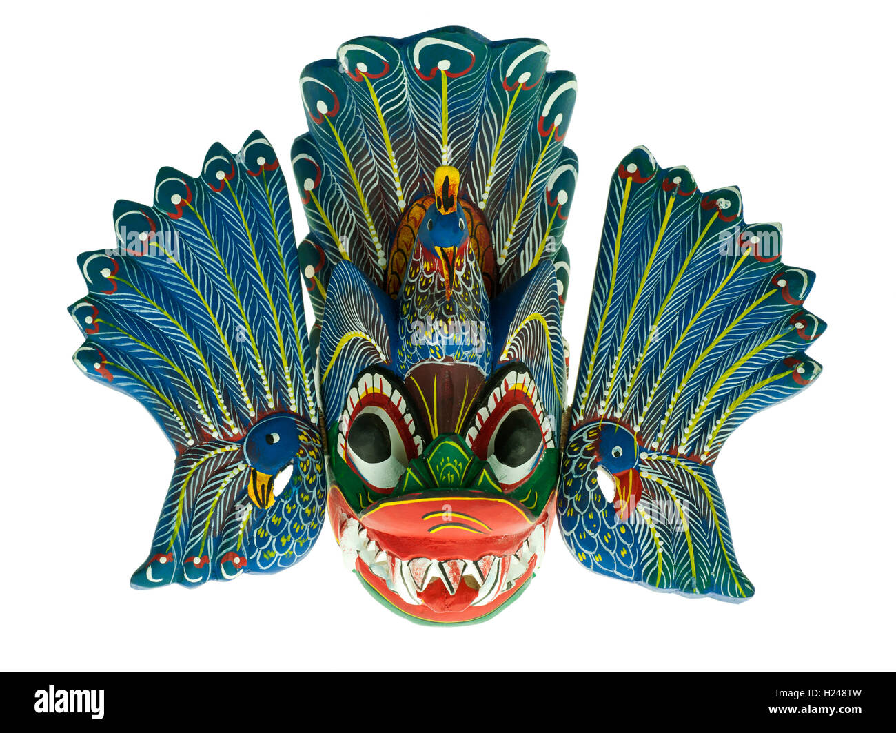 Le tradizionali dello Sri Lanka maschera maura raksha isolato su bianco. Foto Stock