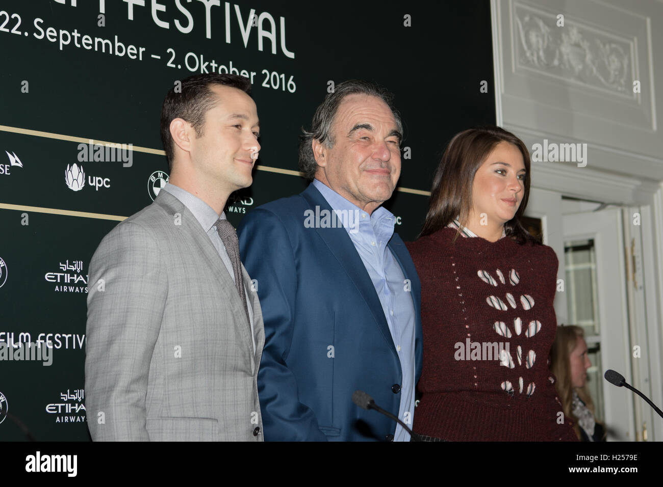Zurigo, Svizzera. Il 24 settembre 2016. Giuseppe Gordeon-Levitt, Oliver Stone e Shailene Woodley partecipare ad una conferenza stampa per il film Snowden alla XII Zurigo Film Festival a Beau au Lac Albergo di Zurigo, Svizzera. Nicola Mastronardi/Alamy Live News. Foto Stock