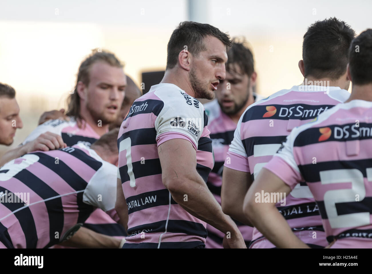 Parma, Italia. 24Sep, 2016. Cardiff Blues capitano Sam Warburton parla al suo team dopo una prova Zebre © Massimiliano Carnabuci/Alamy news Foto Stock