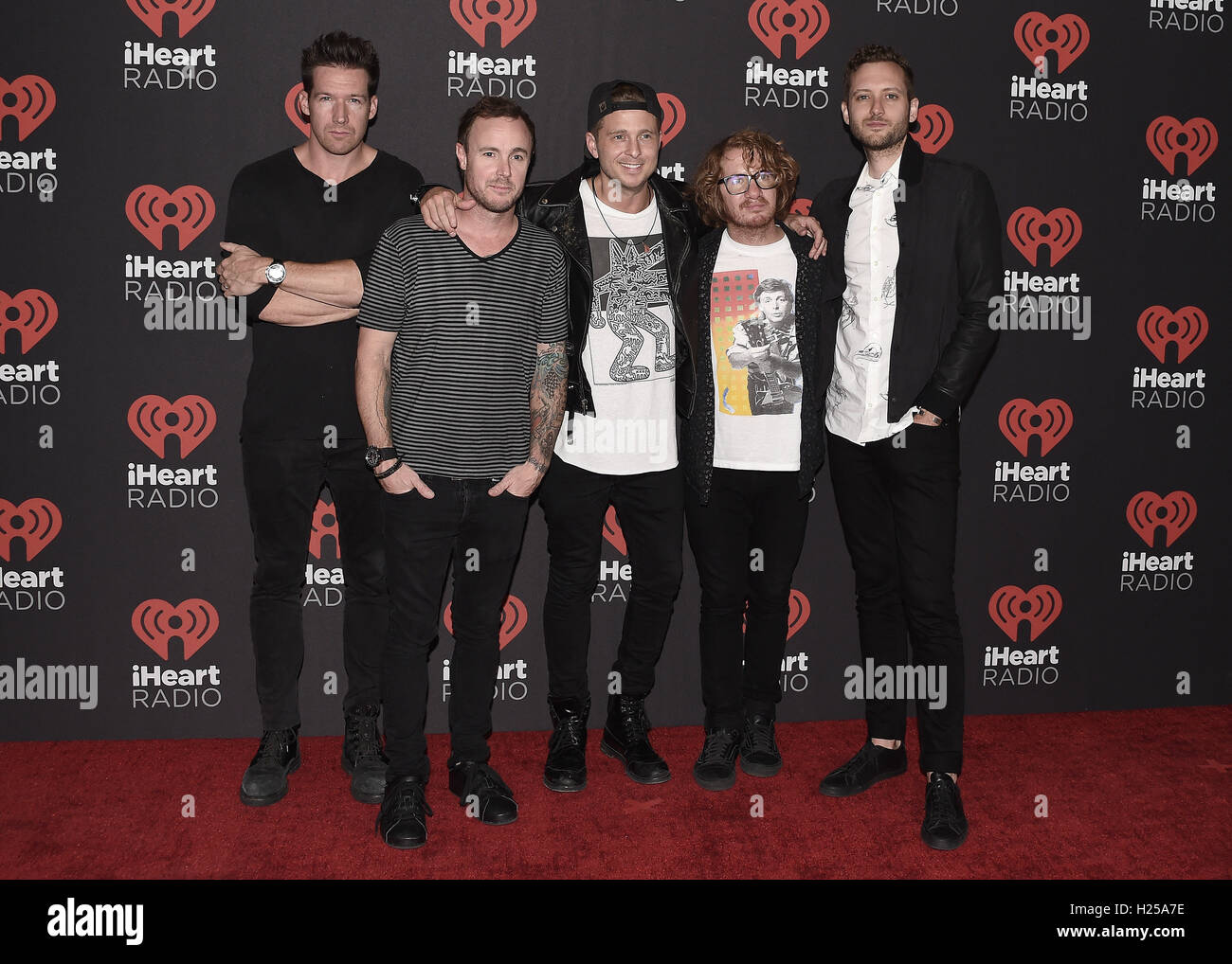 LAS VEGAS NV - 23 settembre: OneRepublic al giorno 1 del 2016 iHeartRadio Music Festival presso la T-Mobile Arena il 23 settembre 2016 a Las Vegas, Nevada. Credito: mpi99/MediaPunch Foto Stock