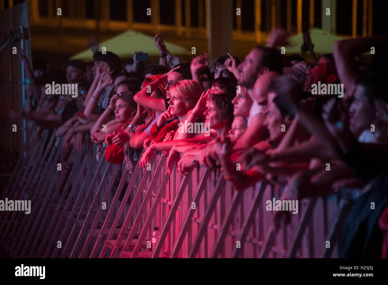 Barcellona, Spagna. Il 24 settembre 2016. Pubblico in concerto durante il giorno 3 di Festes de la Merce. Credito: Charlie Perez/Alamy Live News Foto Stock