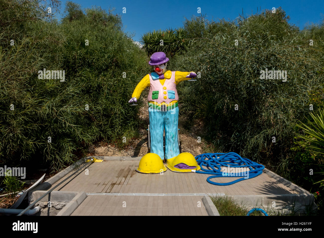Clown doccia presso l'Hotel esotici a Bogaz in Cipro Foto Stock