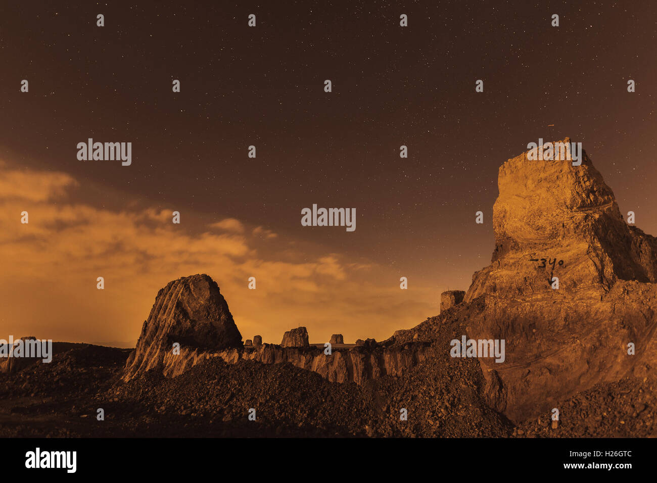 Il paesaggio del deserto e di notte il cielo stellato Foto Stock