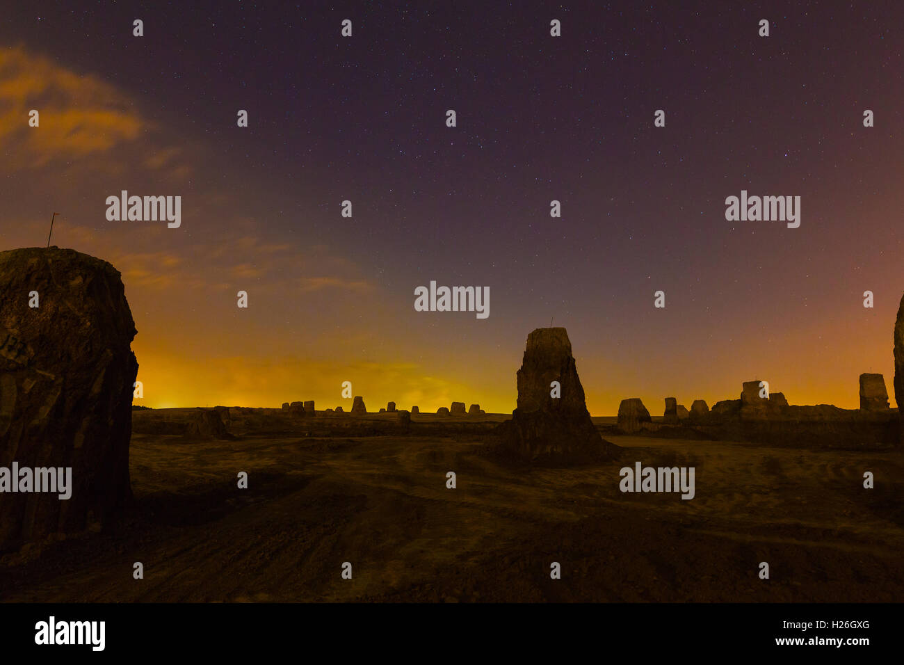 Il paesaggio del deserto e di notte il cielo stellato Foto Stock