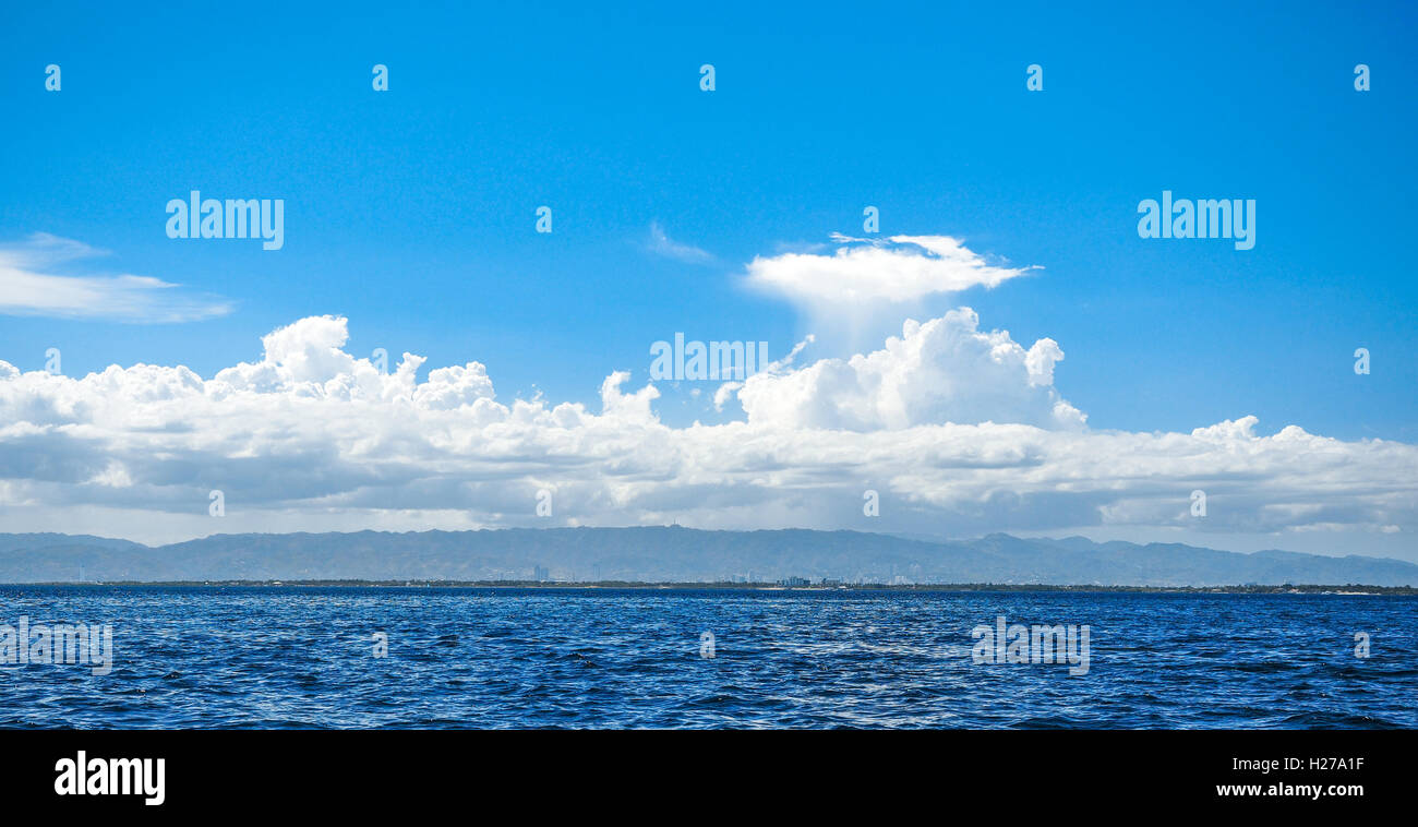 Bellissimo cielo e oceano Foto Stock