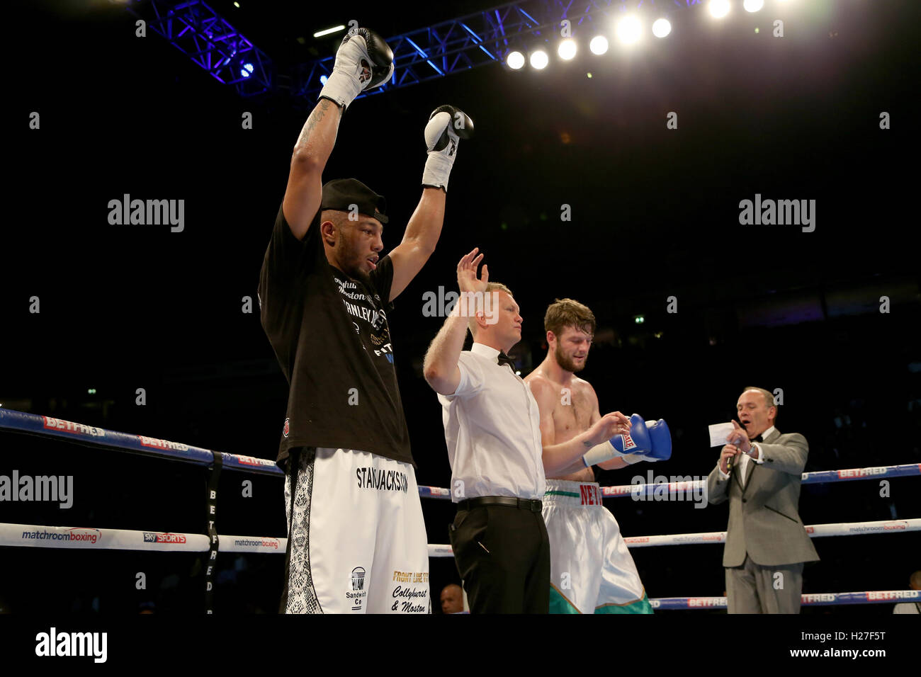 Lyndon Arthur batte Andy Neylon nel concorso Super-Middleweight a Manchester Arena. Foto Stock