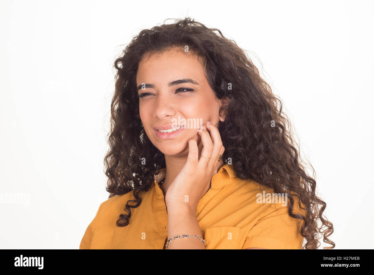 Giovane donna mano sulla faccia con il mal di denti Foto Stock